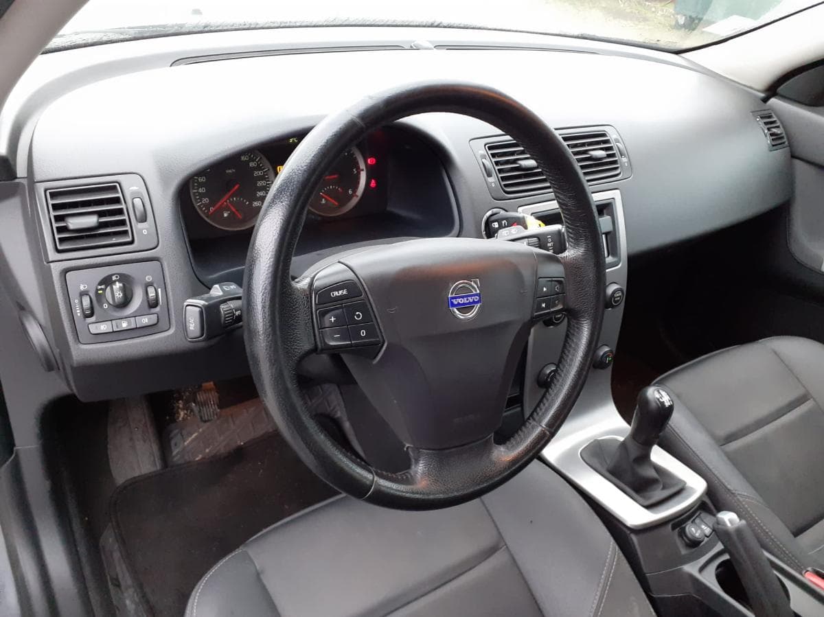 Volvo V50 — image 8