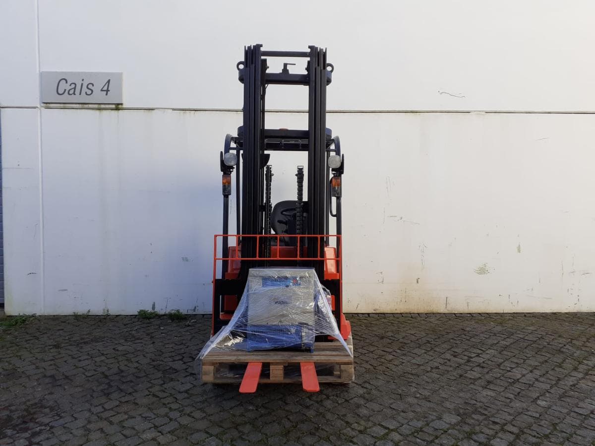 Empilhador Toyota Elétrico 1500kg — image 2