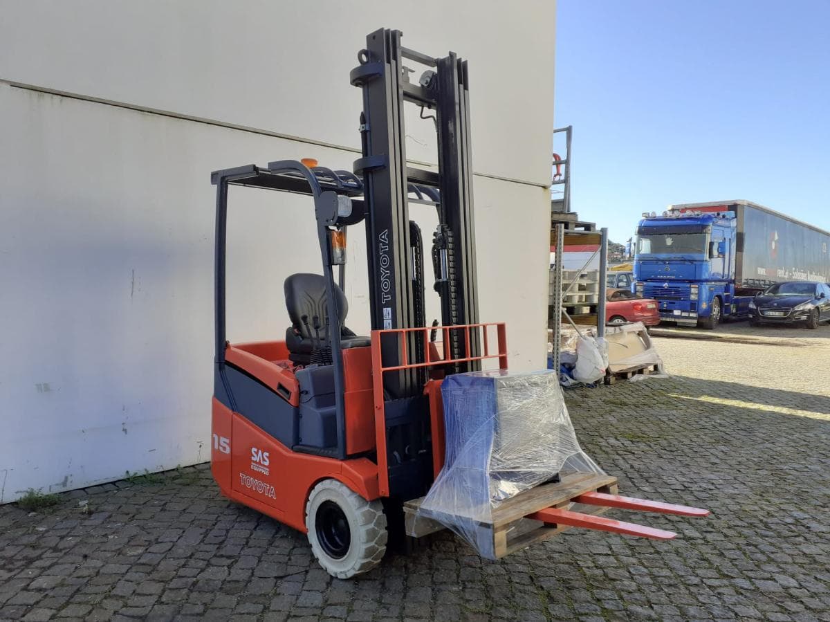 Empilhador Toyota Elétrico 1500kg — image 3