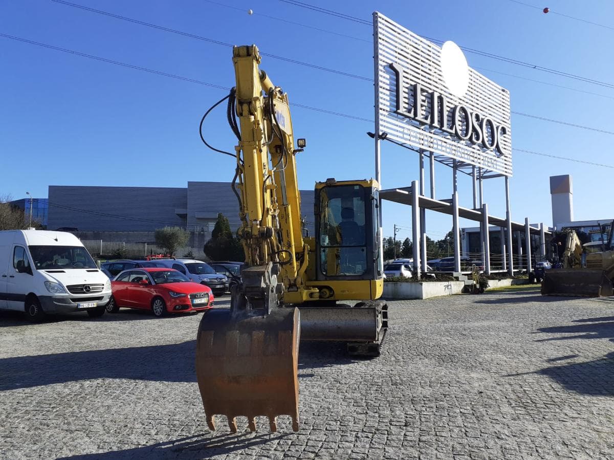Mini giratória Komatsu PC88MR-8 · Ano 2008 — imagem 2