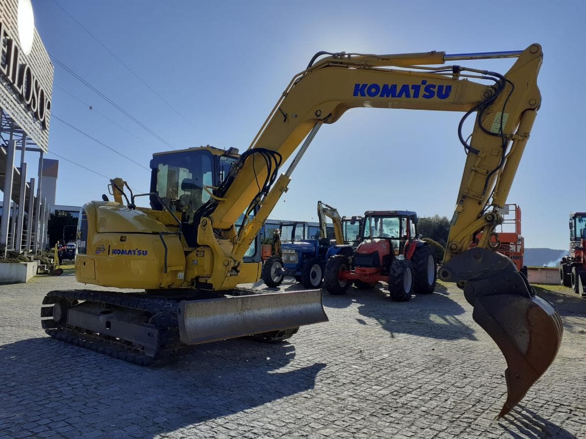 Mini giratória Komatsu PC88MR-8 · Ano 2008 — imagem 3