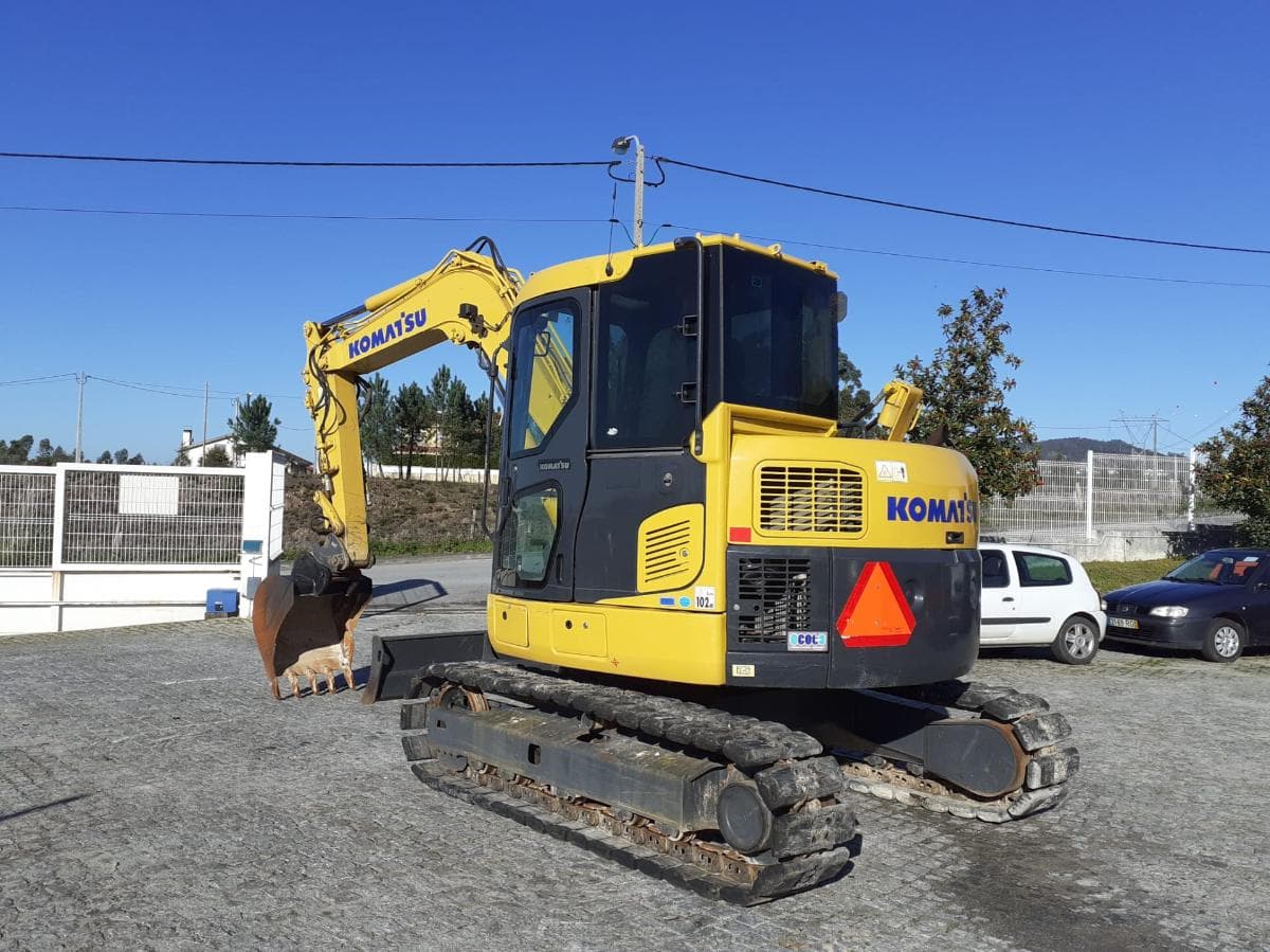 Mini giratória Komatsu PC88MR-8 · Ano 2008 — imagem 4