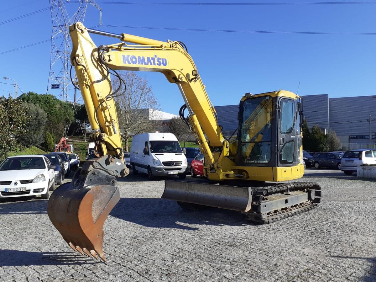 Mini giratória Komatsu PC88MR-8 · Ano 2008 — imagem 1