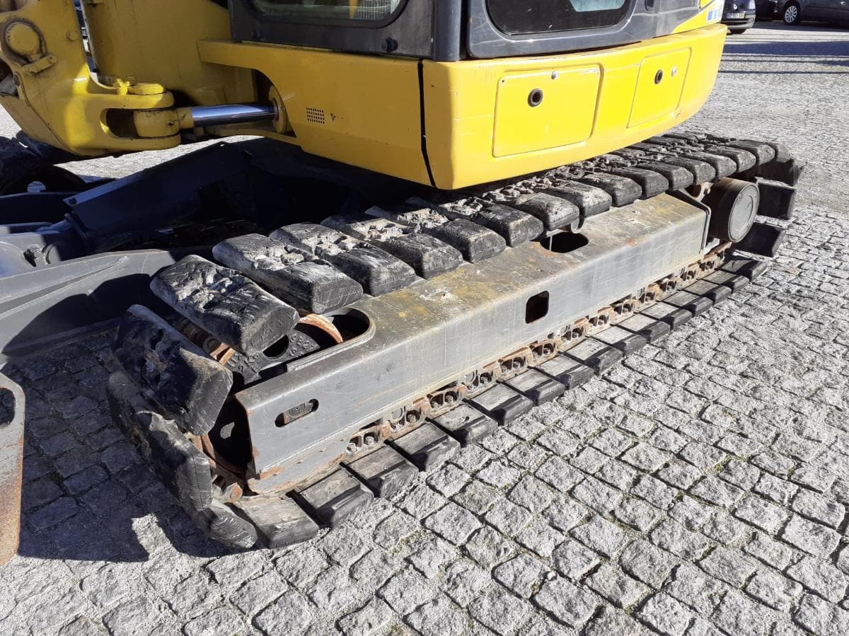 Mini giratória Komatsu PC88MR-8 · Ano 2008 — imagem 9