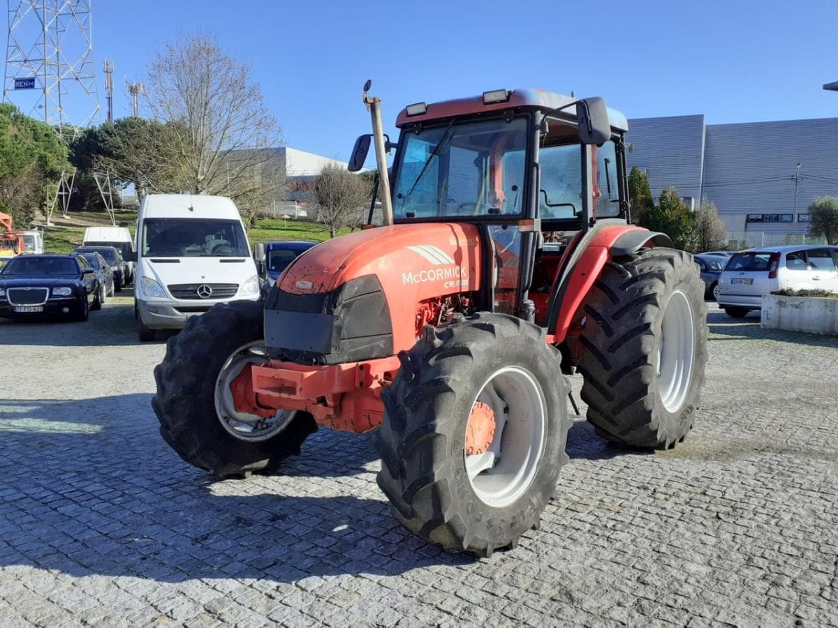 Trator agrícola McCormick · Ano 2005 — image 3