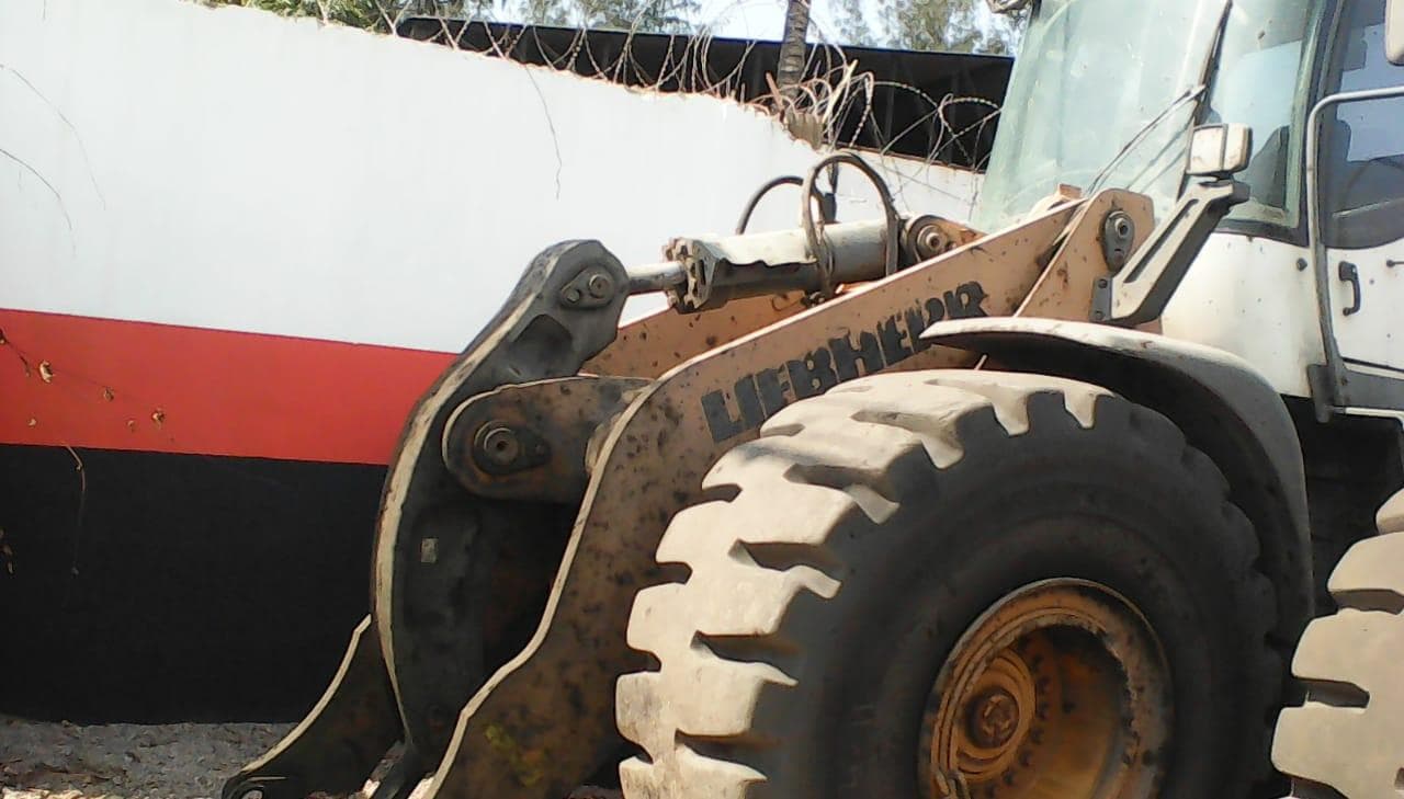 Pá Carregadora Liebherr L580 — image 2