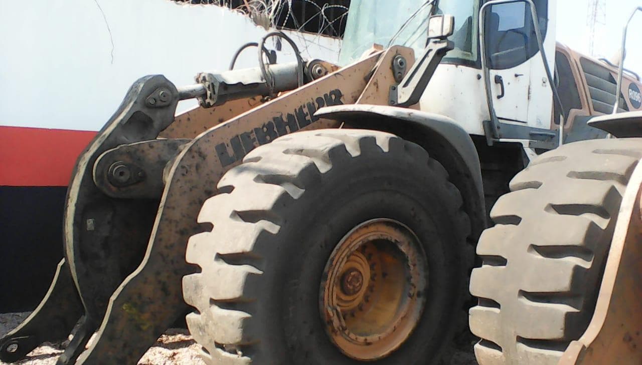 Pá Carregadora Liebherr L580 — image 3