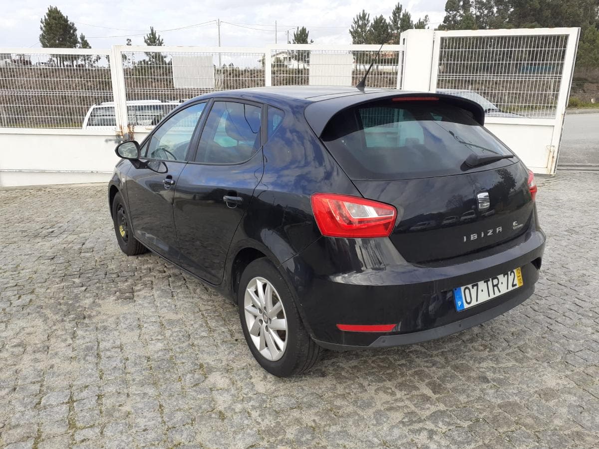 Seat Ibiza 1.2 TDI · Ano 2012 — imagem 6