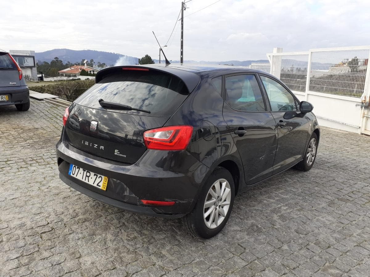Seat Ibiza 1.2 TDI · Ano 2012 — imagem 4