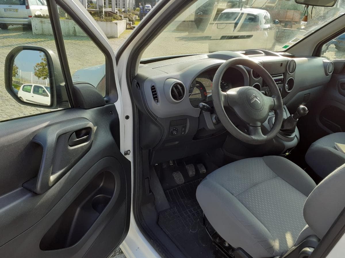 Citroën Berlingo · 5 lugares · Ano 2012 — imagen 7