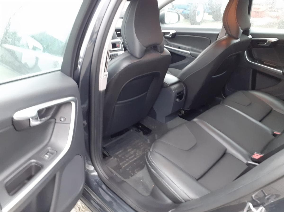 Volvo V60 · Híbrida · Diesel · Ano 2016 — imagen 15