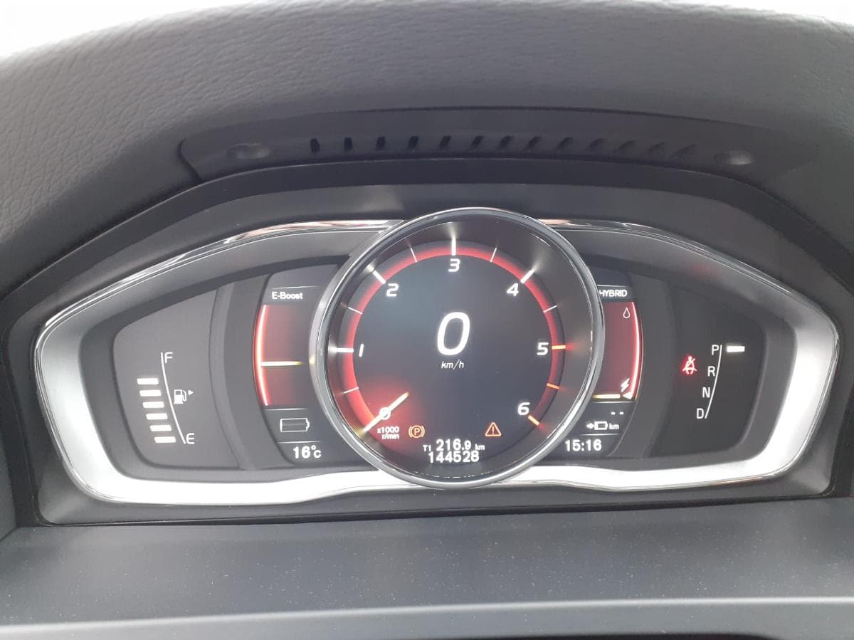 Volvo V60 · Híbrida · Diesel · Ano 2016 — imagen 11
