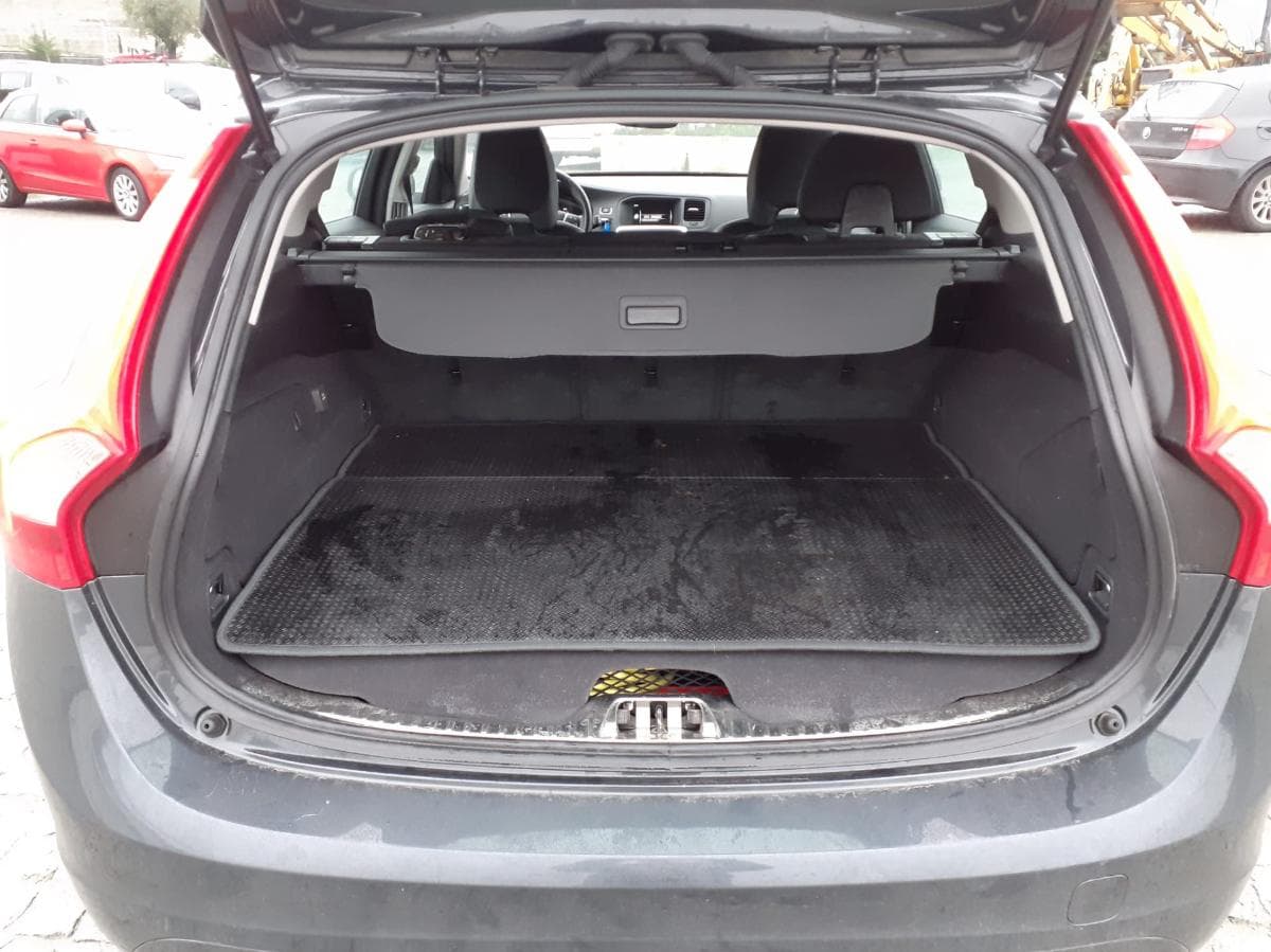 Volvo V60 · Híbrida · Diesel · Ano 2016 — imagen 16