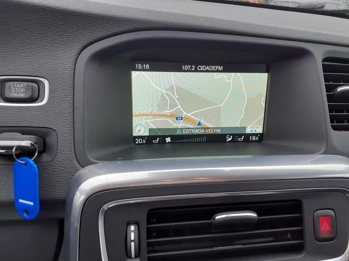 Volvo V60 · Híbrida · Diesel · Ano 2016 — imagen 13