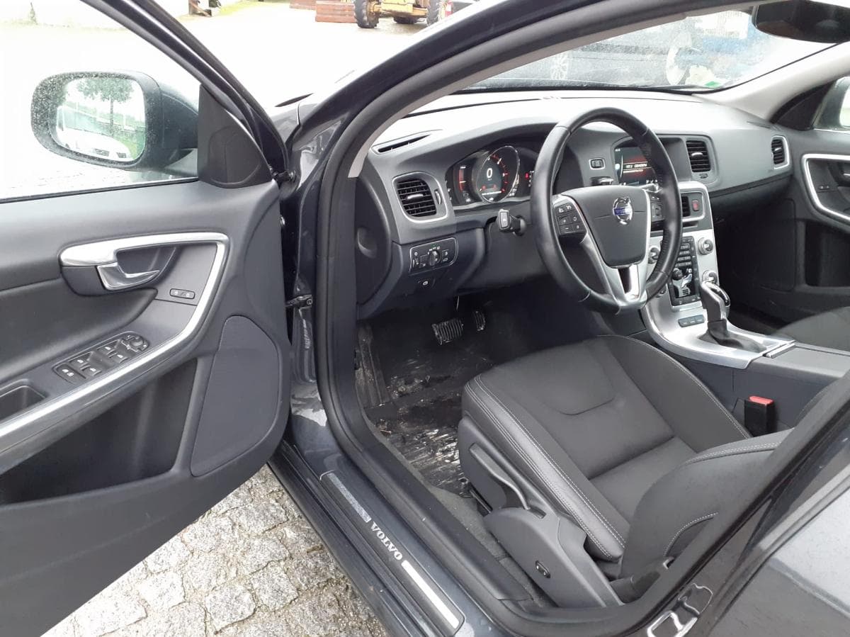 Volvo V60 · Híbrida · Diesel · Ano 2016 — imagen 7