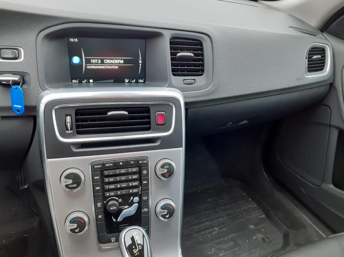 Volvo V60 · Híbrida · Diesel · Ano 2016 — imagen 14