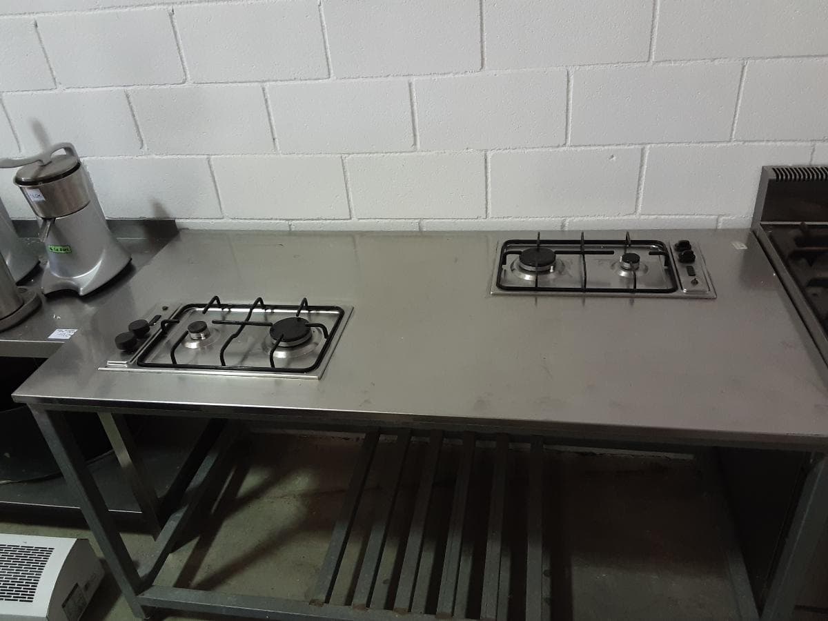 Mesa de trabajo con 4 fuegos — image 3