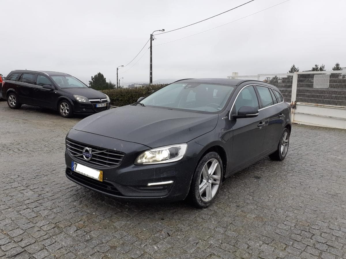 Volvo V60 · Híbrida · Diesel · Ano 2016 — imagen 1