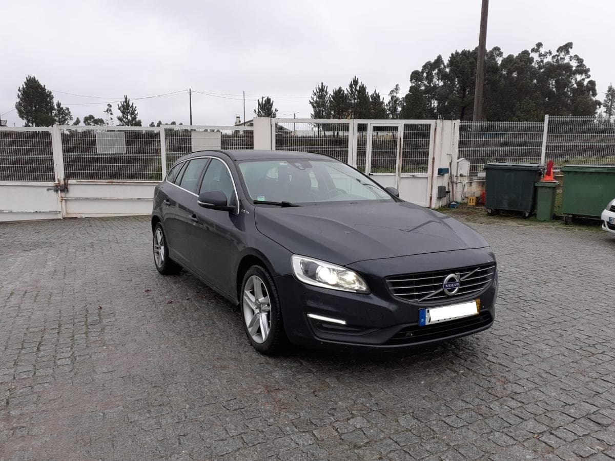 Volvo V60 · Híbrida · Diesel · Ano 2016 — imagen 3