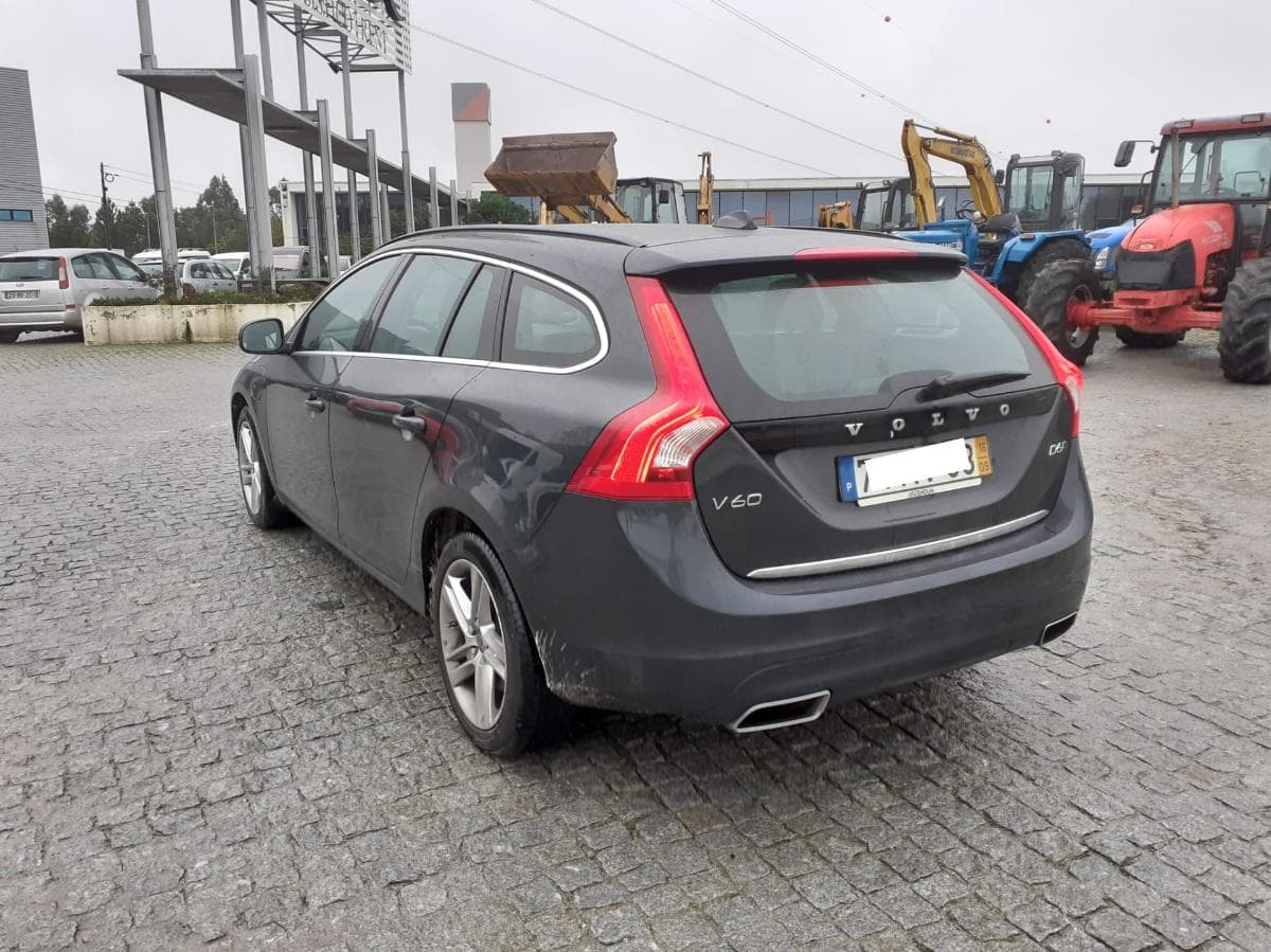 Volvo V60 · Híbrida · Diesel · Ano 2016 — imagen 6