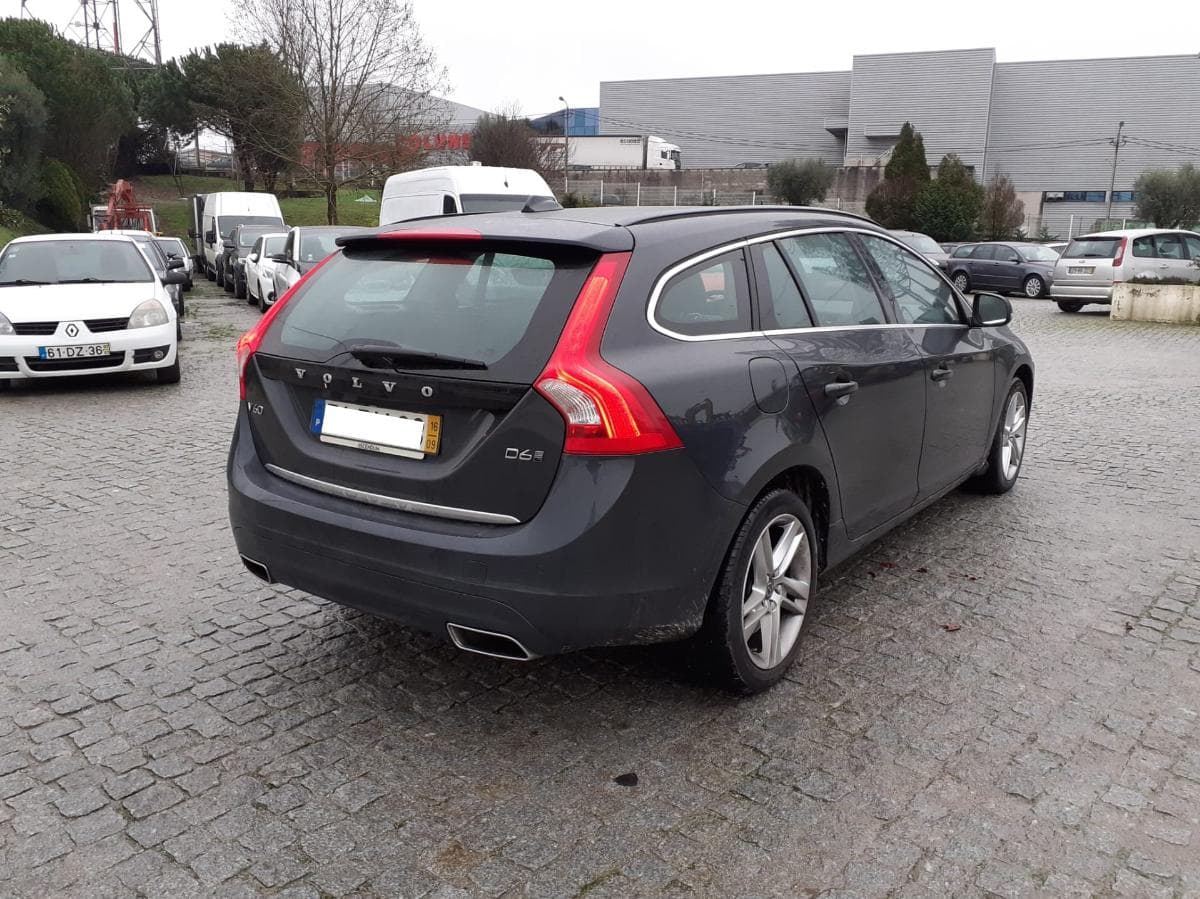 Volvo V60 · Híbrida · Diesel · Ano 2016 — imagen 4