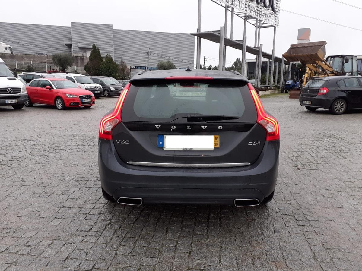 Volvo V60 · Híbrida · Diesel · Ano 2016 — imagen 5