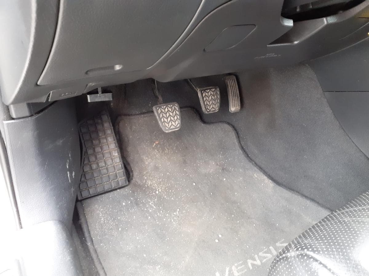 Toyota Avensis 2.2 D4D · Ano 2006 — imagen 5