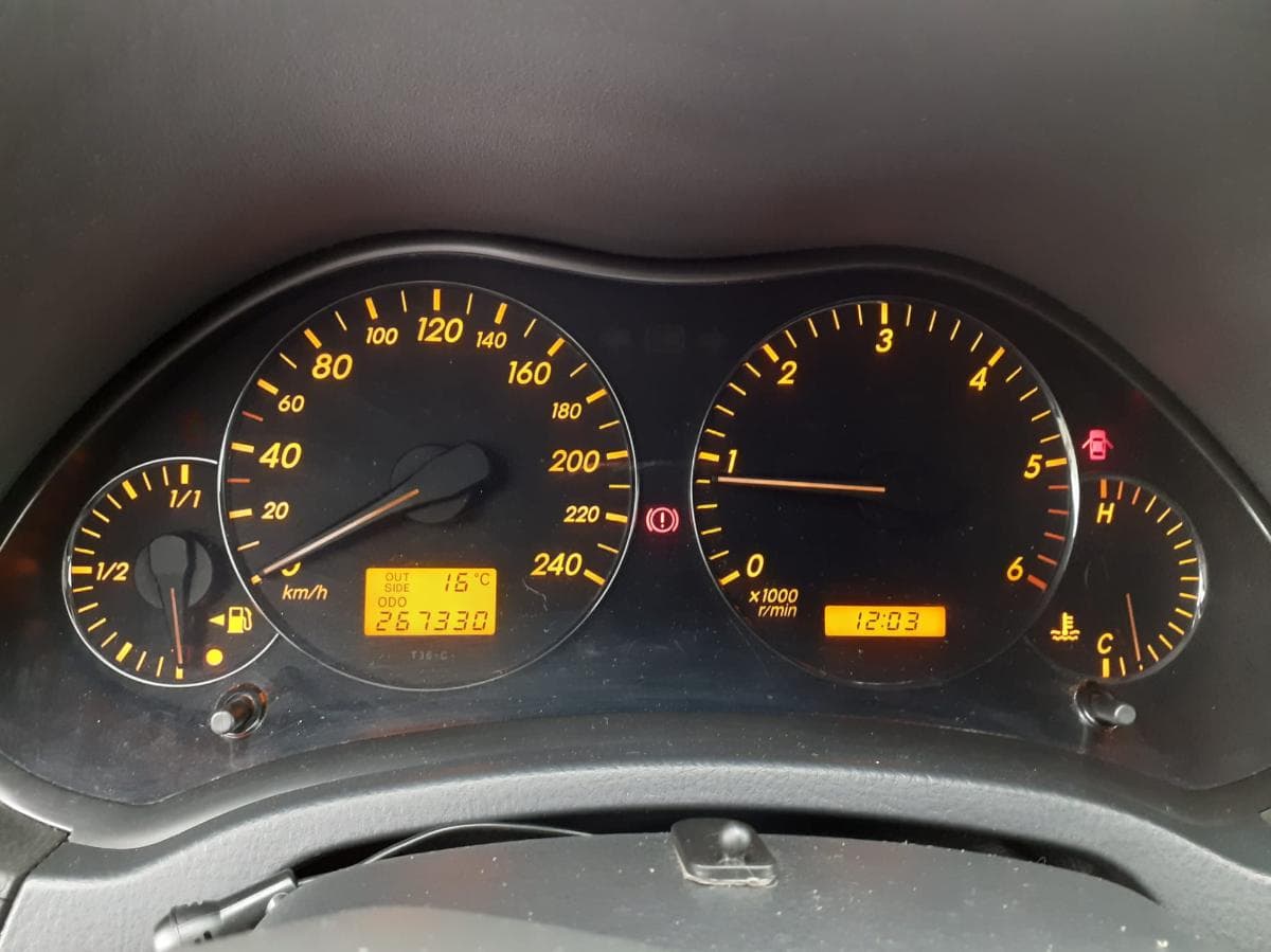 Toyota Avensis 2.2 D4D · Ano 2006 — imagen 6