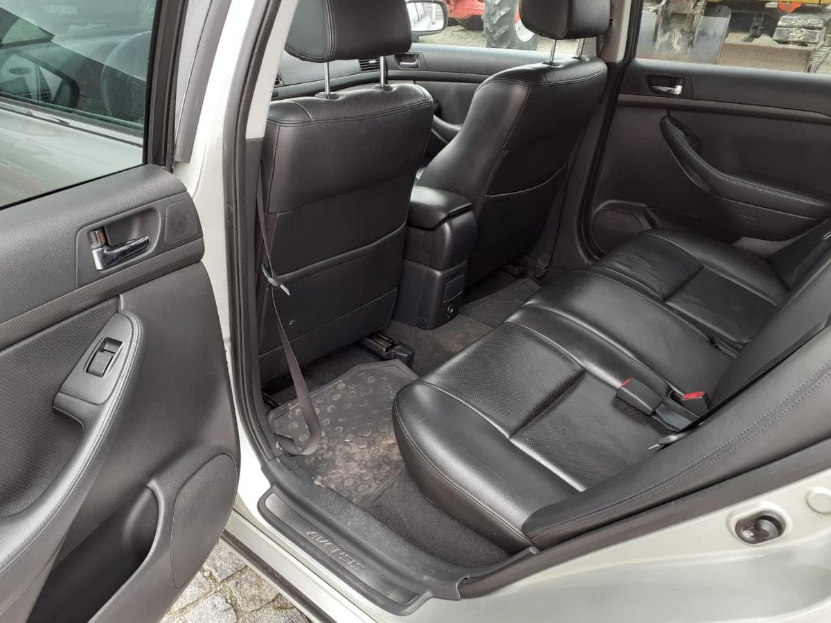 Toyota Avensis 2.2 D4D · Ano 2006 — imagen 11