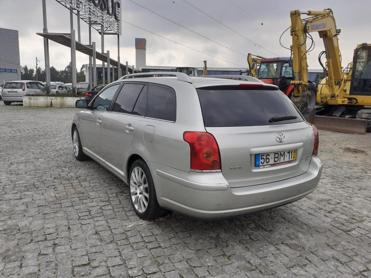 Toyota Avensis 2.2 D4D · Ano 2006 — imagen 3