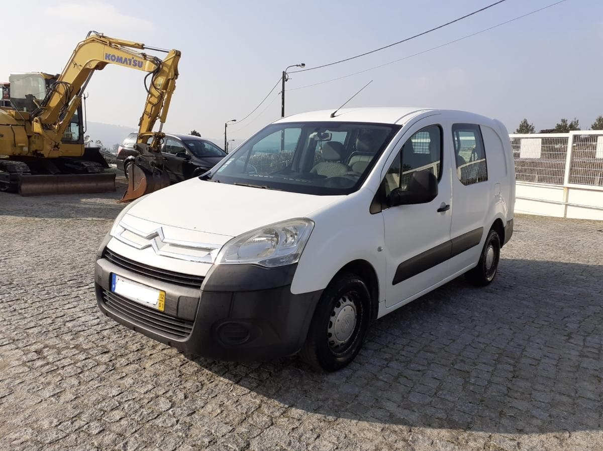 Citroën Berlingo · 5 lugares · Ano 2012 — imagen 1