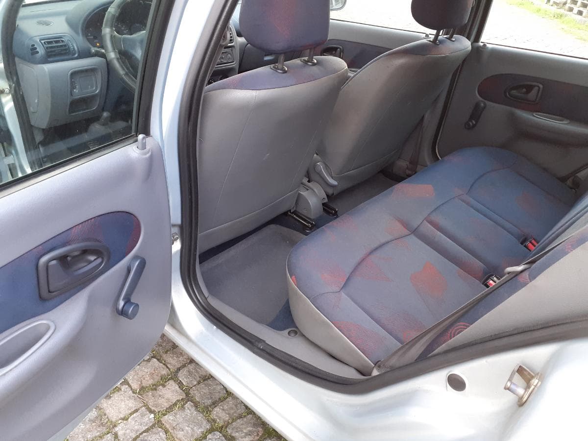 Renault Clio 1.2 · Ano 2000 — image 14