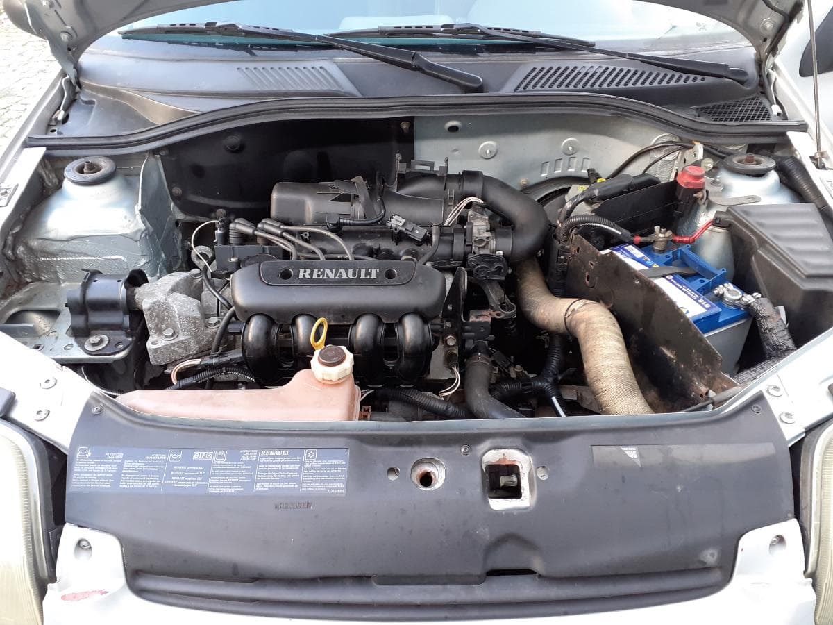 Renault Clio 1.2 · Ano 2000 — image 15