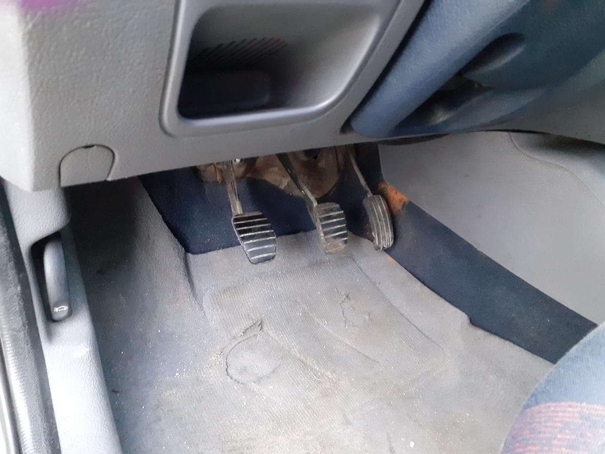 Renault Clio 1.2 · Ano 2000 — image 8