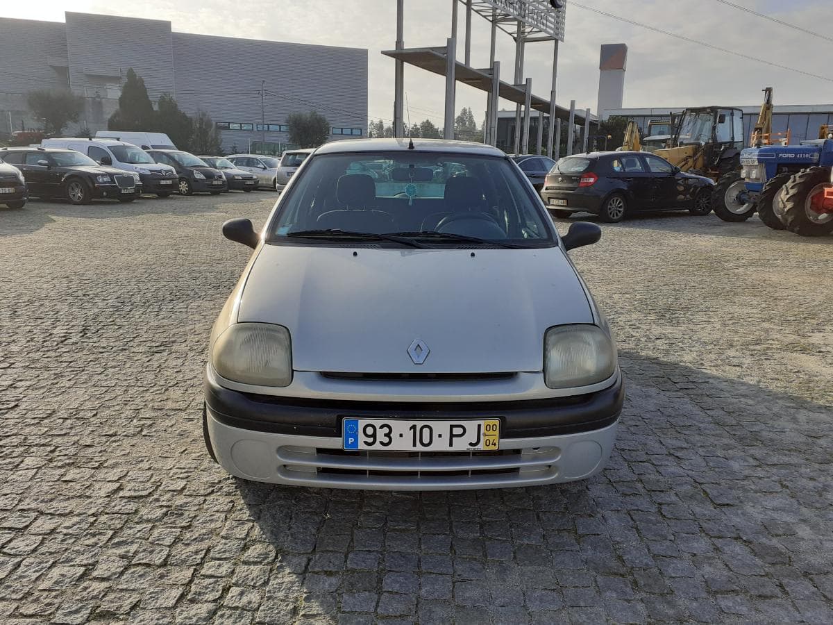 Renault Clio 1.2 · Ano 2000 — image 2