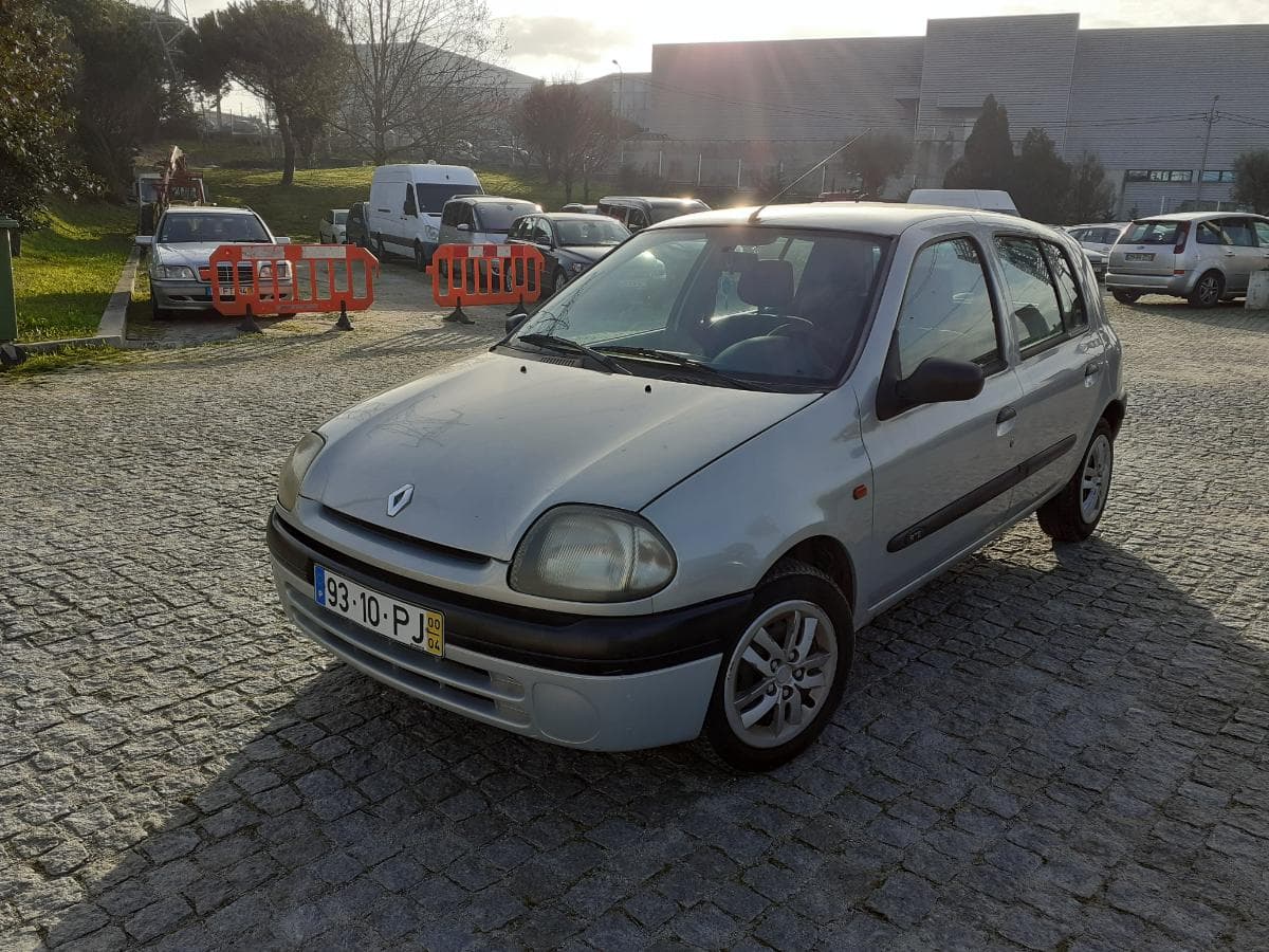 Renault Clio 1.2 · Ano 2000 — image 3