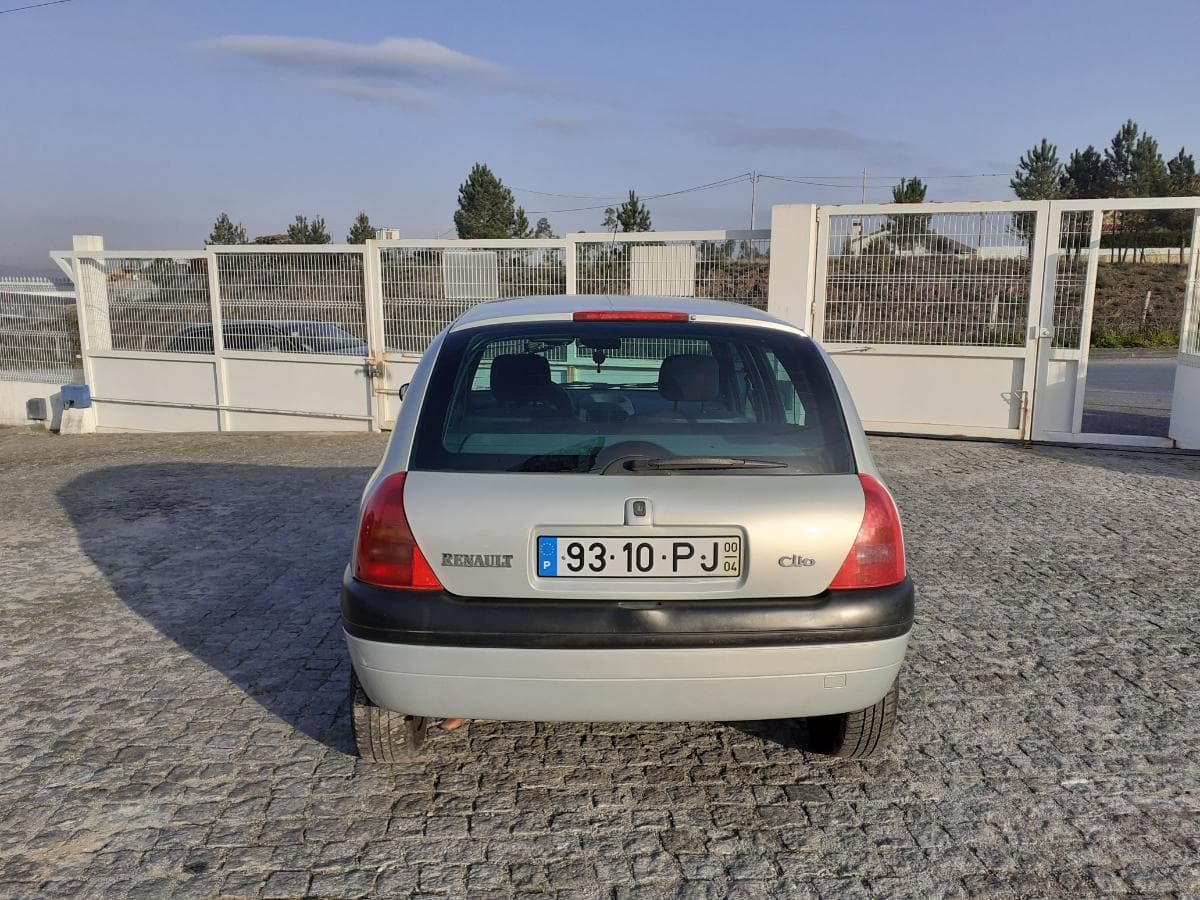Renault Clio 1.2 · Ano 2000 — image 5