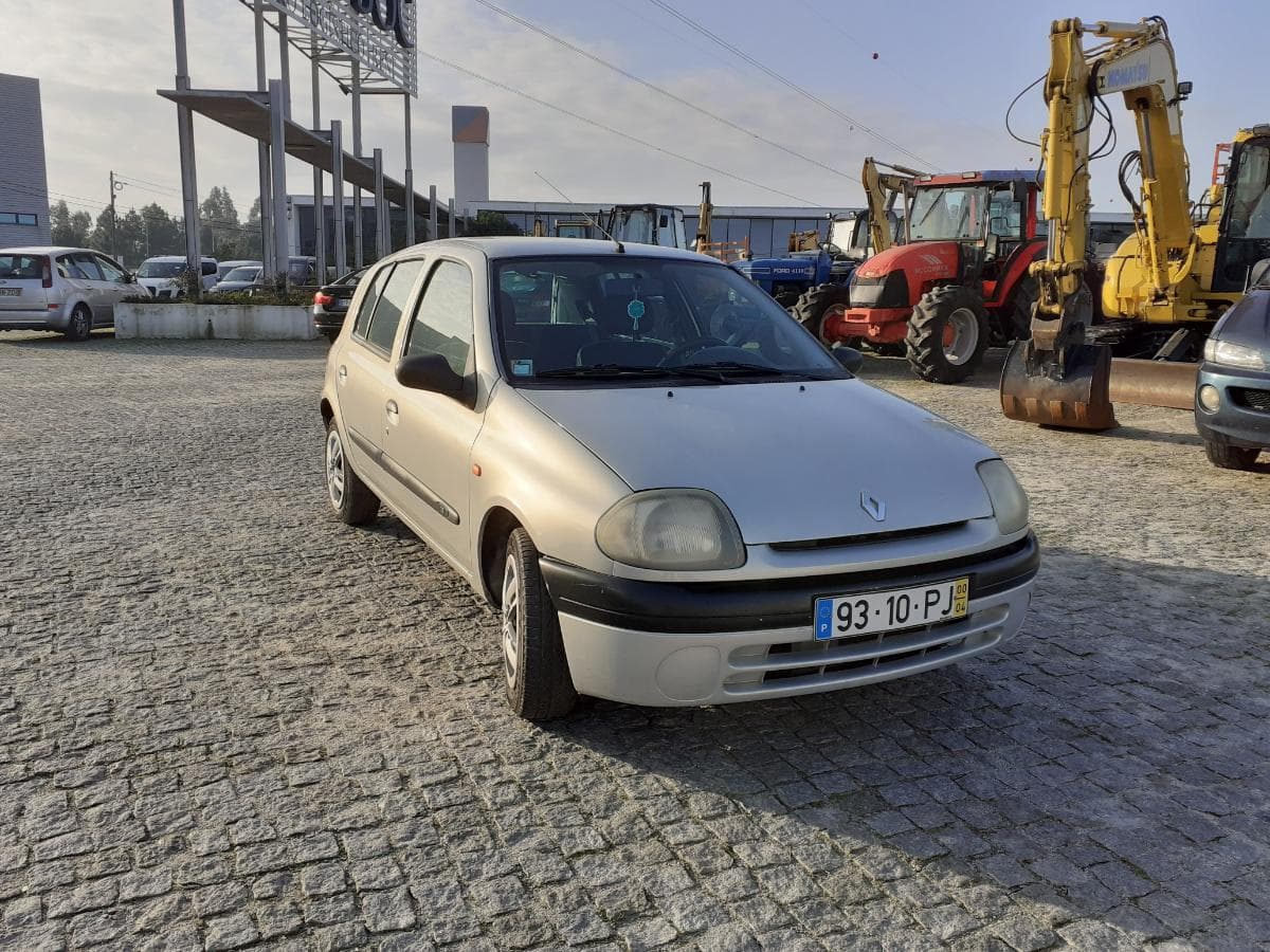 Renault Clio 1.2 · Ano 2000