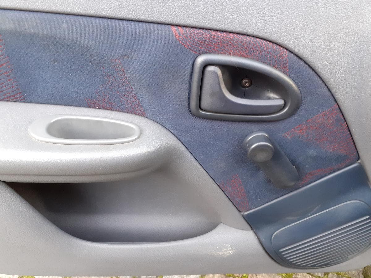 Renault Clio 1.2 · Ano 2000 — image 9