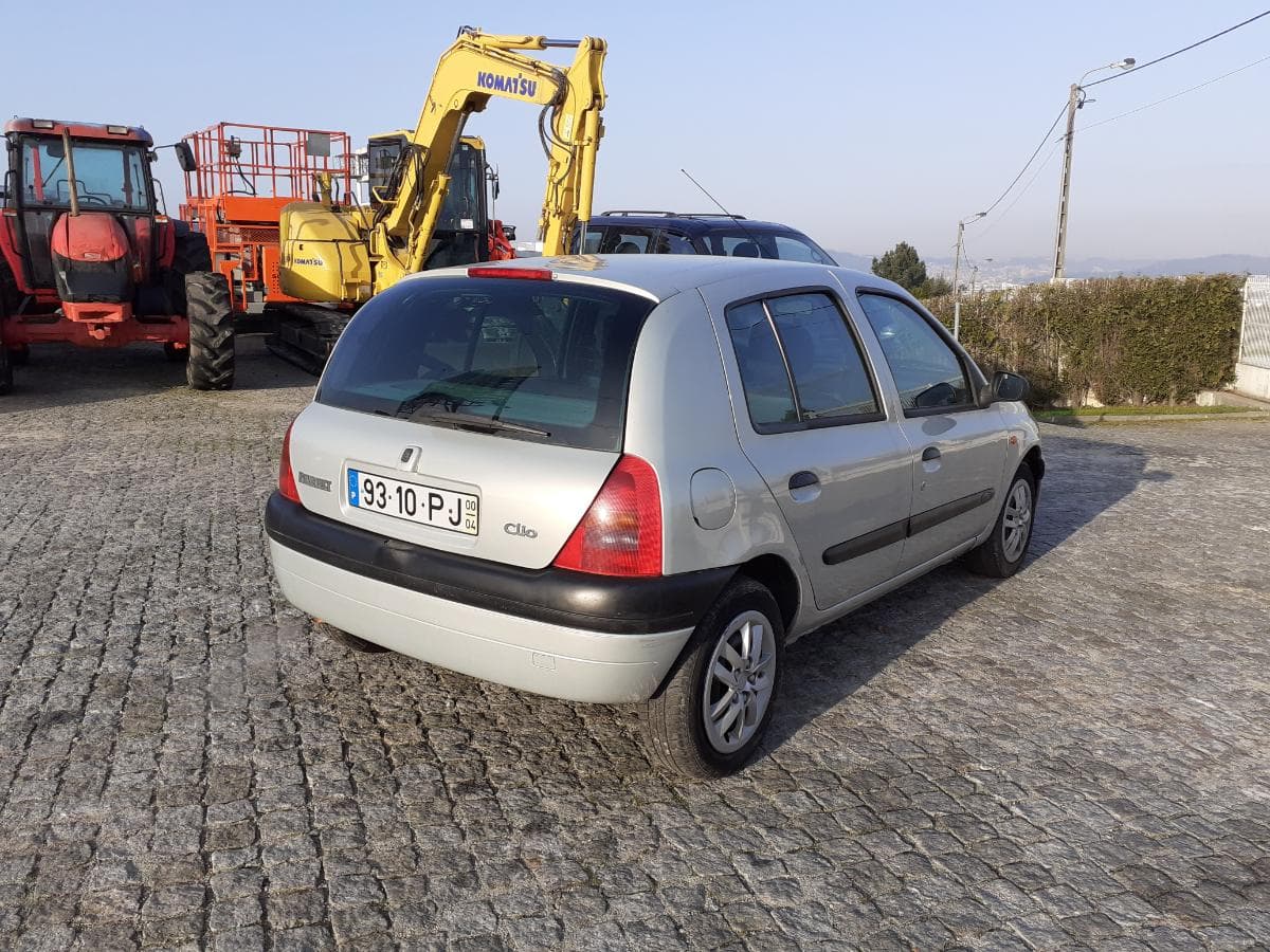 Renault Clio 1.2 · Ano 2000 — image 4