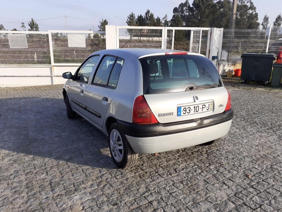Renault Clio 1.2 · Ano 2000 — image 6