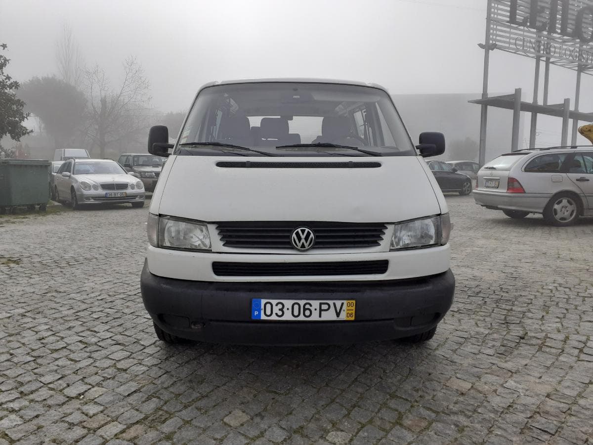 Volkswagen Transporter 2.4 D · 9 lugares · Ano 2000 — imagen 2