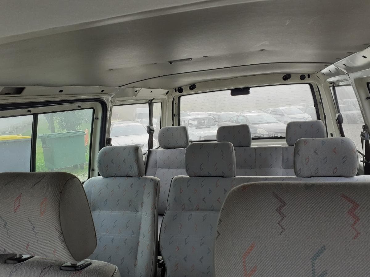 Volkswagen Transporter 2.4 D · 9 lugares · Ano 2000 — imagen 14