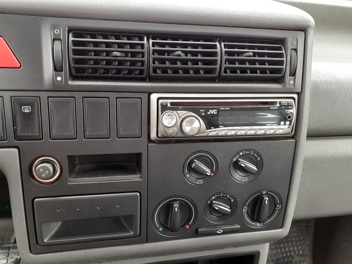 Volkswagen Transporter 2.4 D · 9 lugares · Ano 2000 — imagen 11