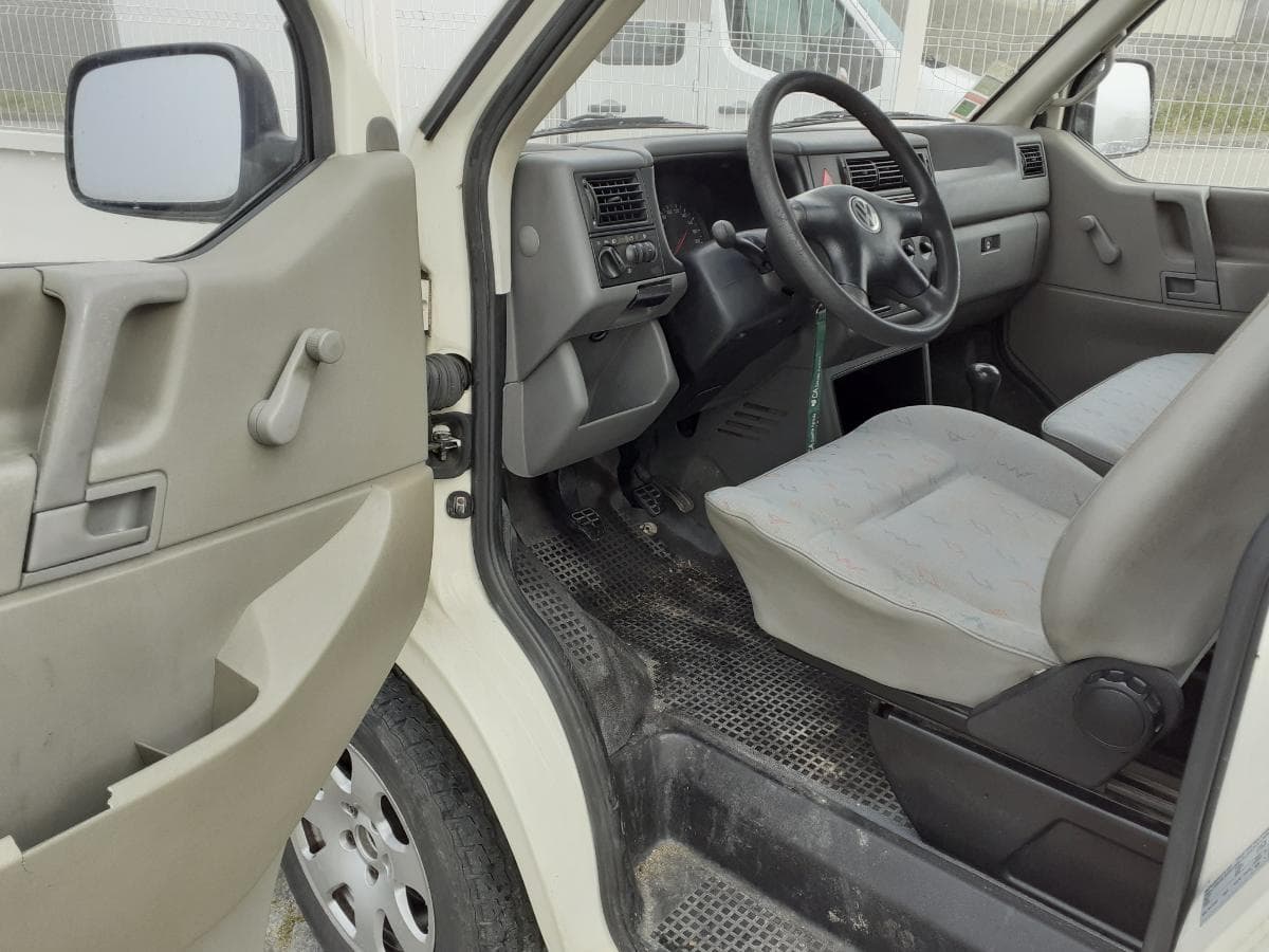 Volkswagen Transporter 2.4 D · 9 lugares · Ano 2000 — imagen 7