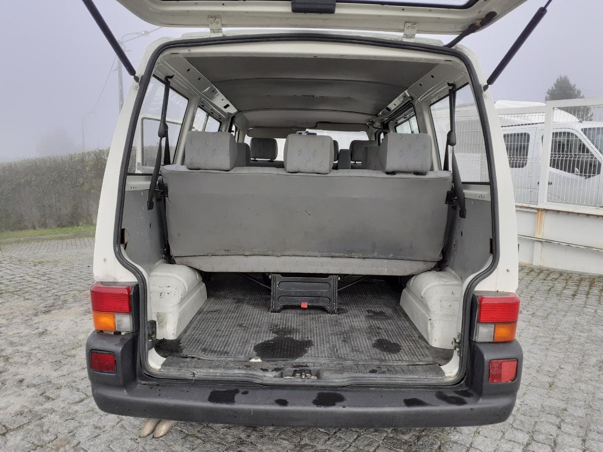 Volkswagen Transporter 2.4 D · 9 lugares · Ano 2000 — imagen 15