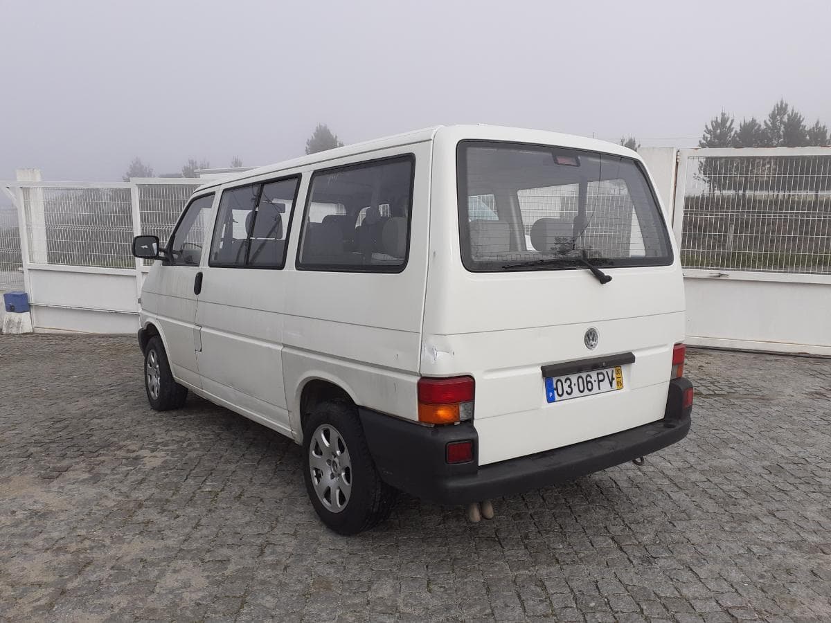 Volkswagen Transporter 2.4 D · 9 lugares · Ano 2000 — imagen 6