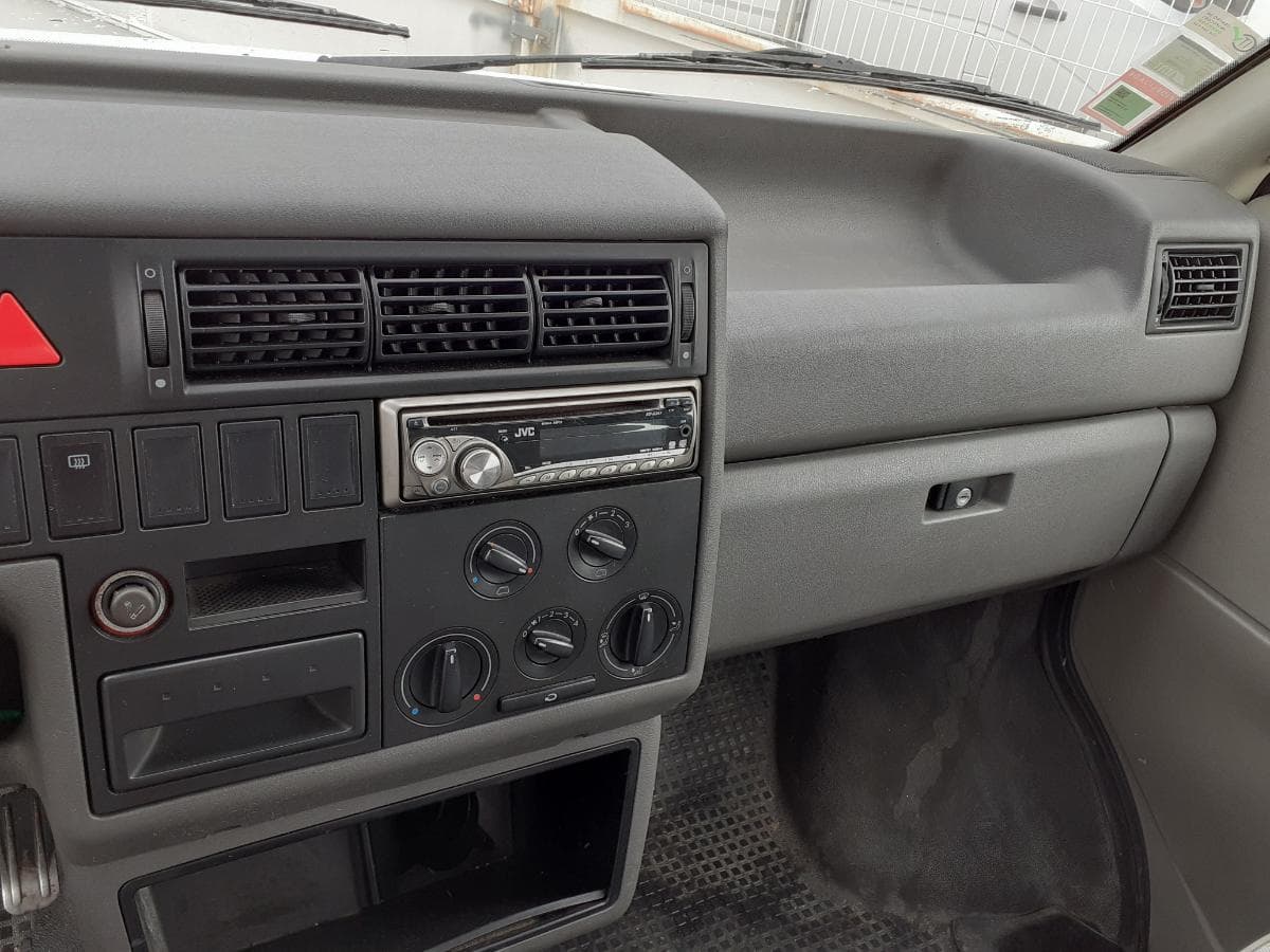Volkswagen Transporter 2.4 D · 9 lugares · Ano 2000 — imagen 13