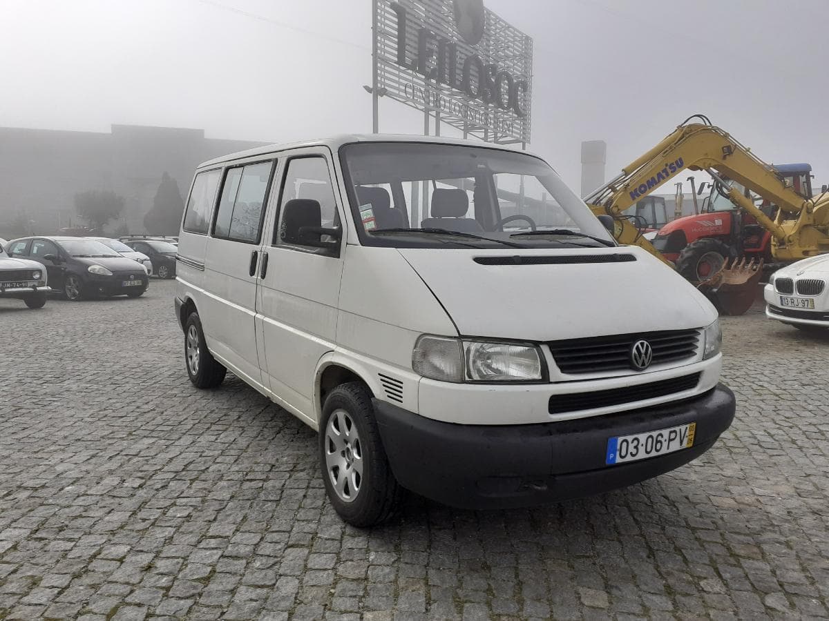 Volkswagen Transporter 2.4 D · 9 lugares · Ano 2000 — imagen 1