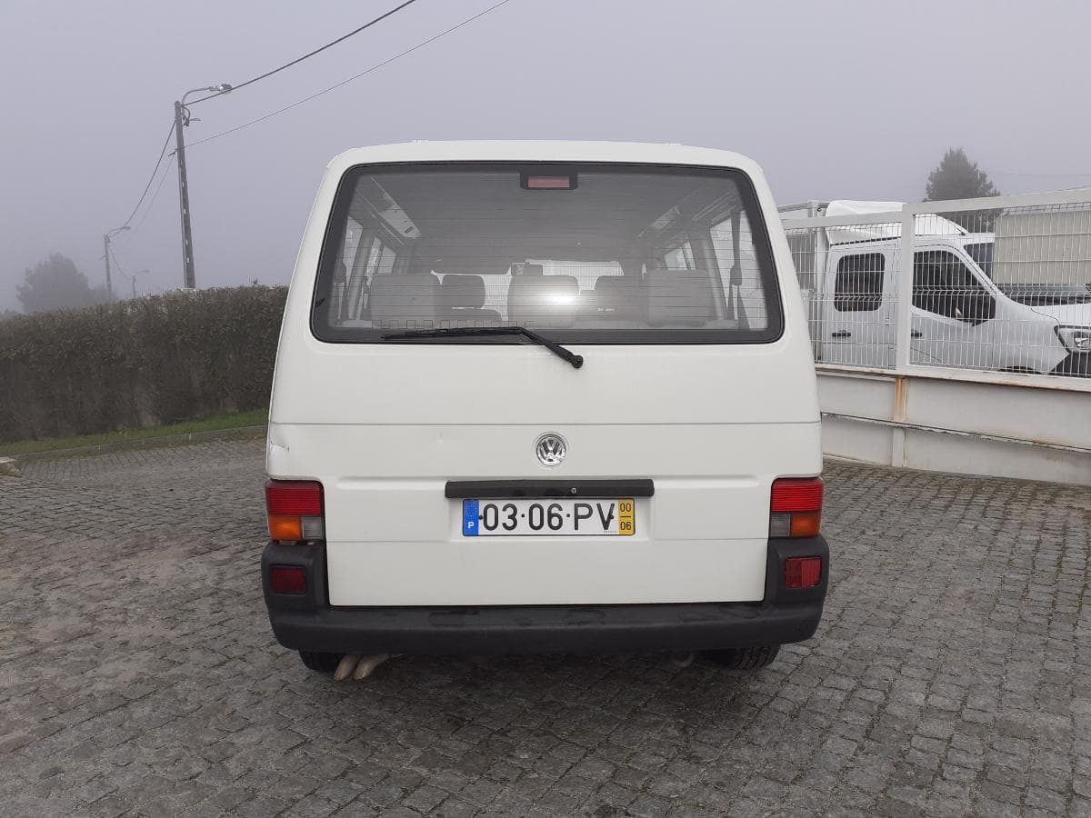 Volkswagen Transporter 2.4 D · 9 lugares · Ano 2000 — imagen 5
